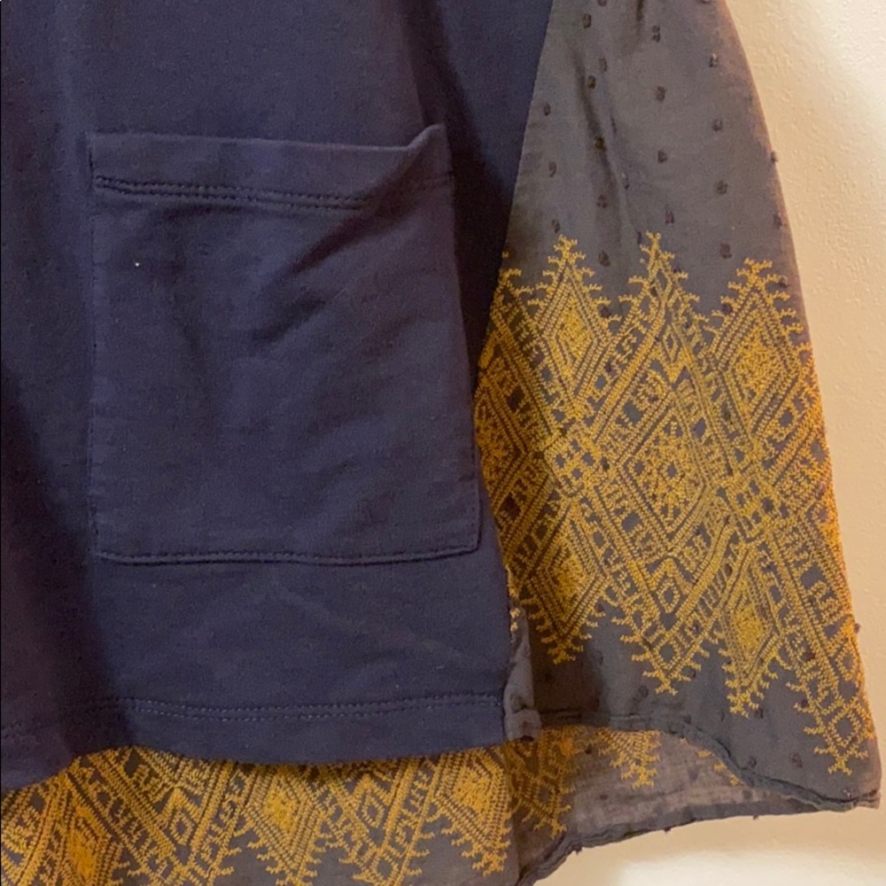 LOGO Elbow Length Top - Picture 2 of 2
